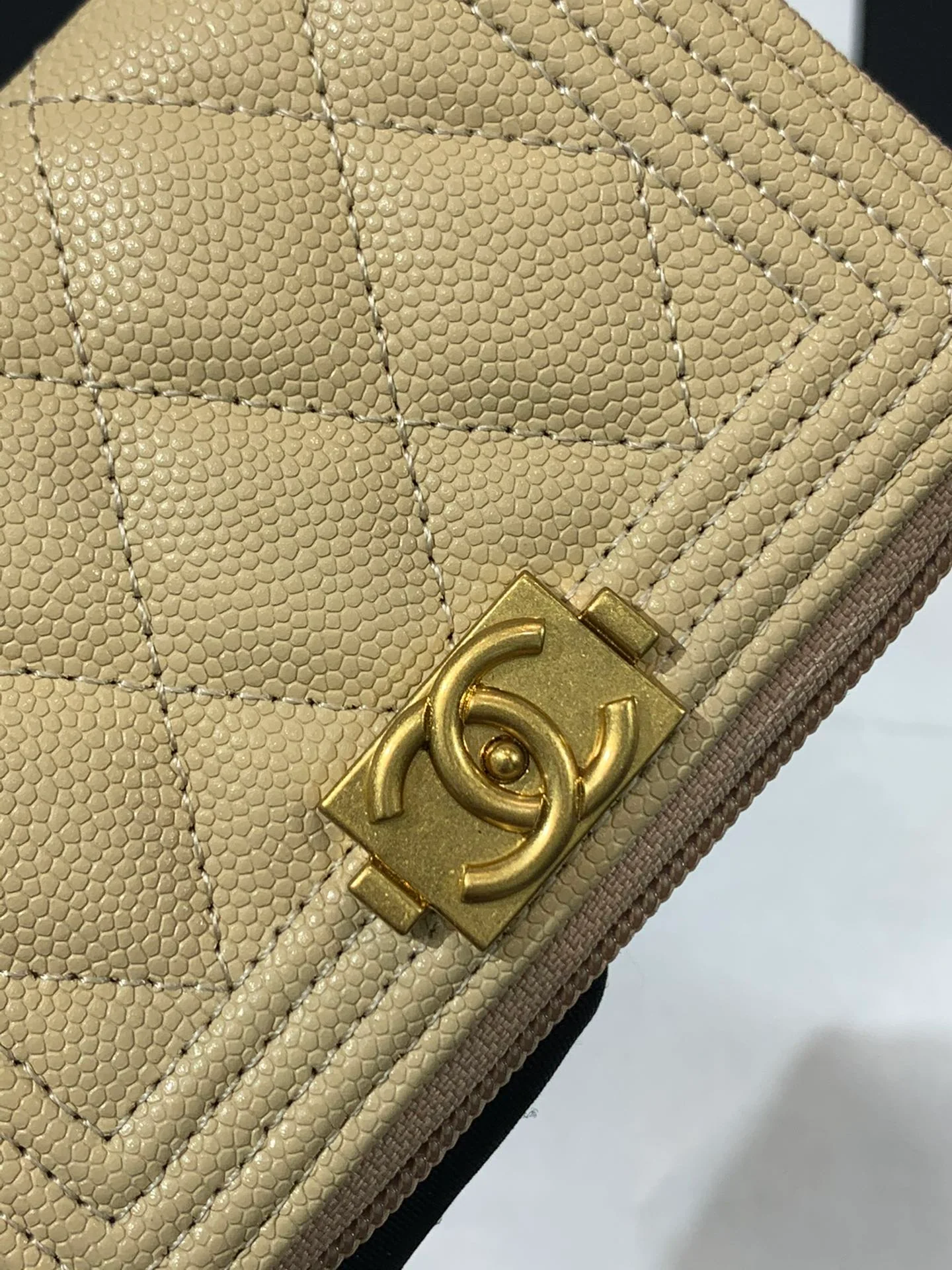 Монетоприемник Chanel Le Boy Classic на молнии - желтый