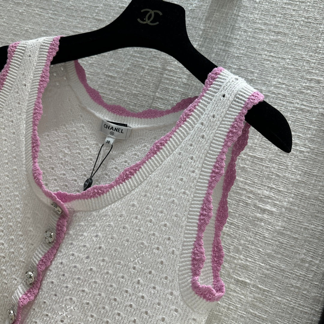 В стиле Chanel - 2403-24 Новый вязаный жилет с розовой отделкой