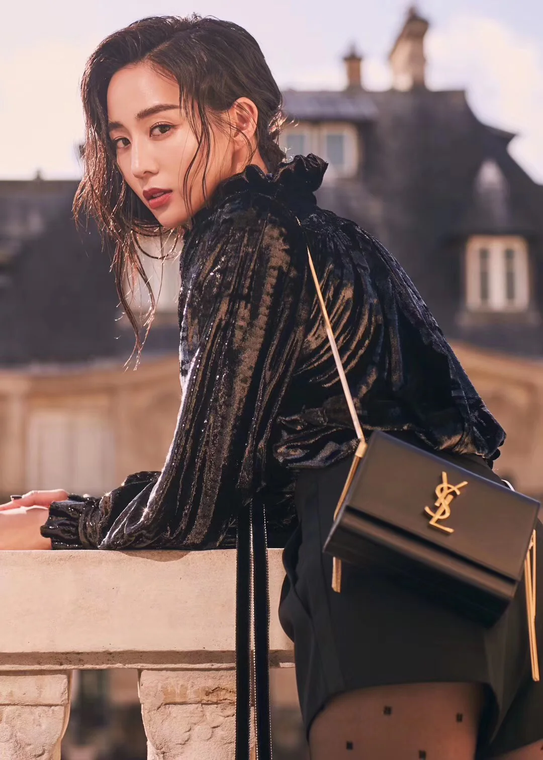 Сумка YSL Kate Box Bag - черная - на фото.