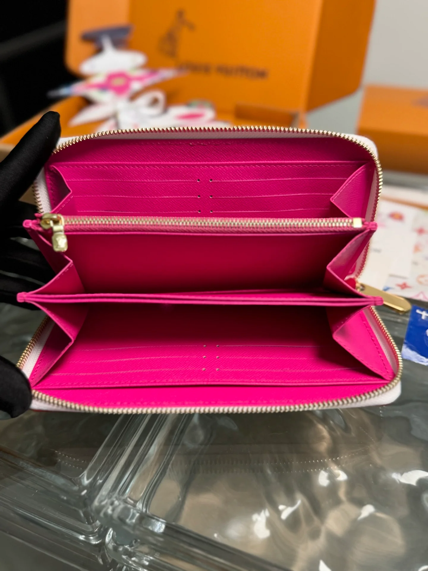 LV-m13922-zippy-wallet-pink and white
