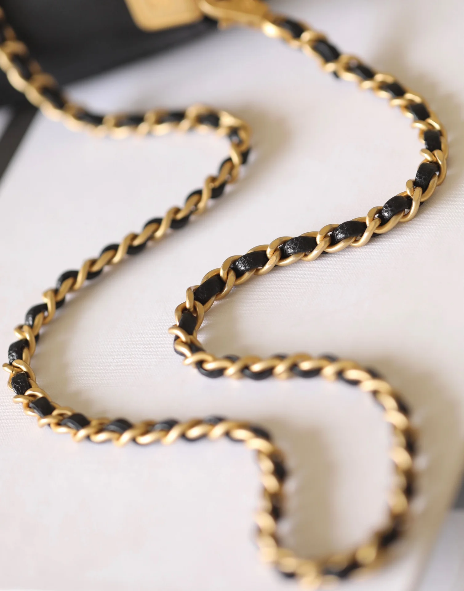 Сумка Chanel Medium Handle Flap Bag - черная