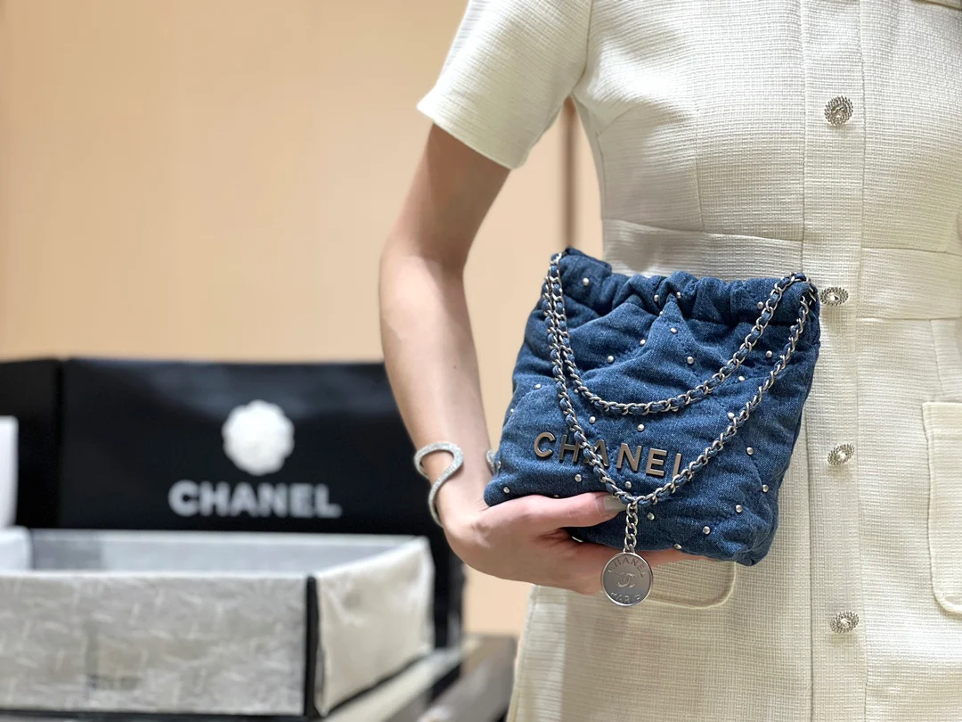 Мини-сумка Chanel 24s 22 серии с заклепками из джинсовой ткани