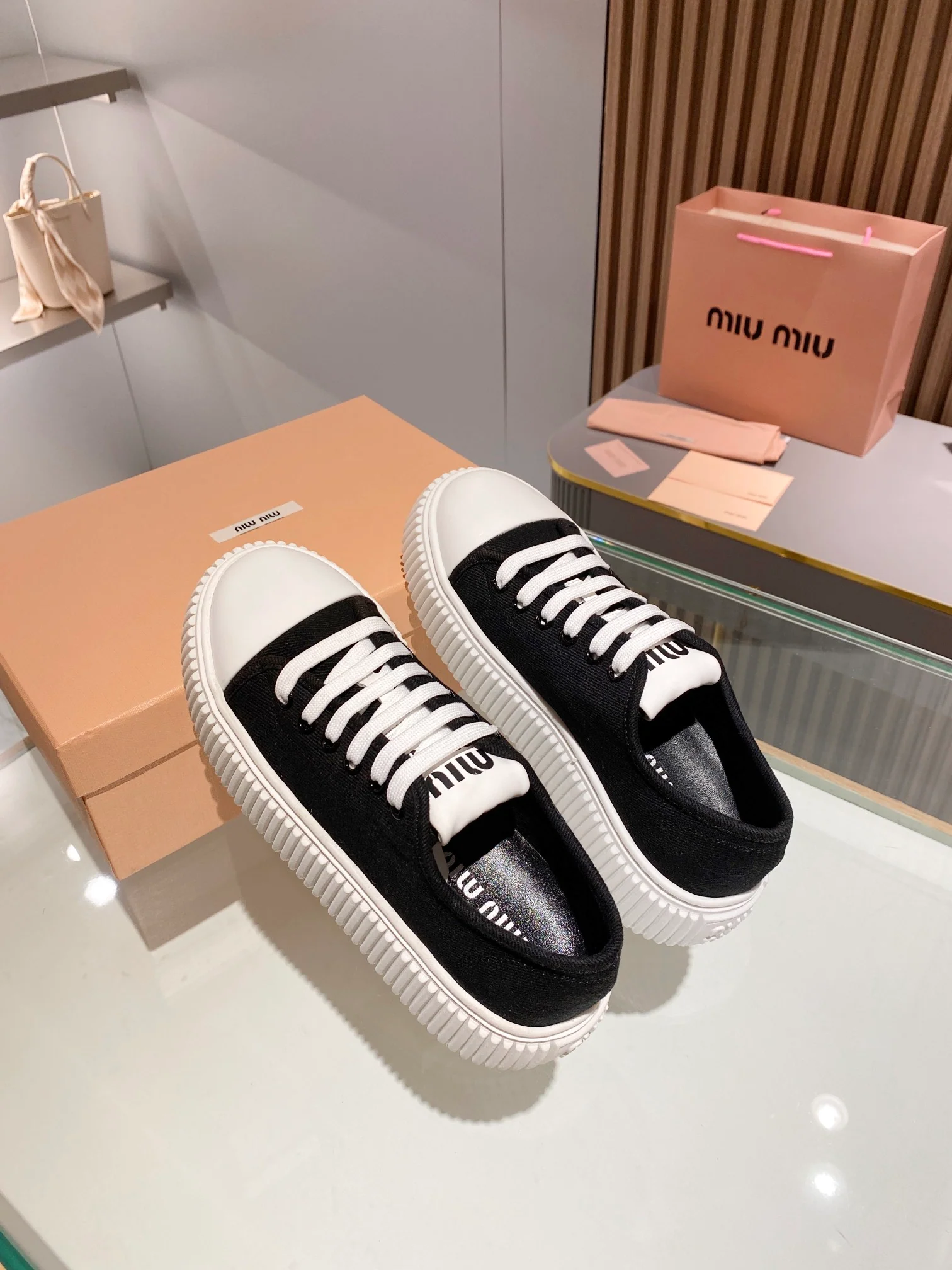 Коллекция Miu Miu 2023 года с подиума - Лоферы