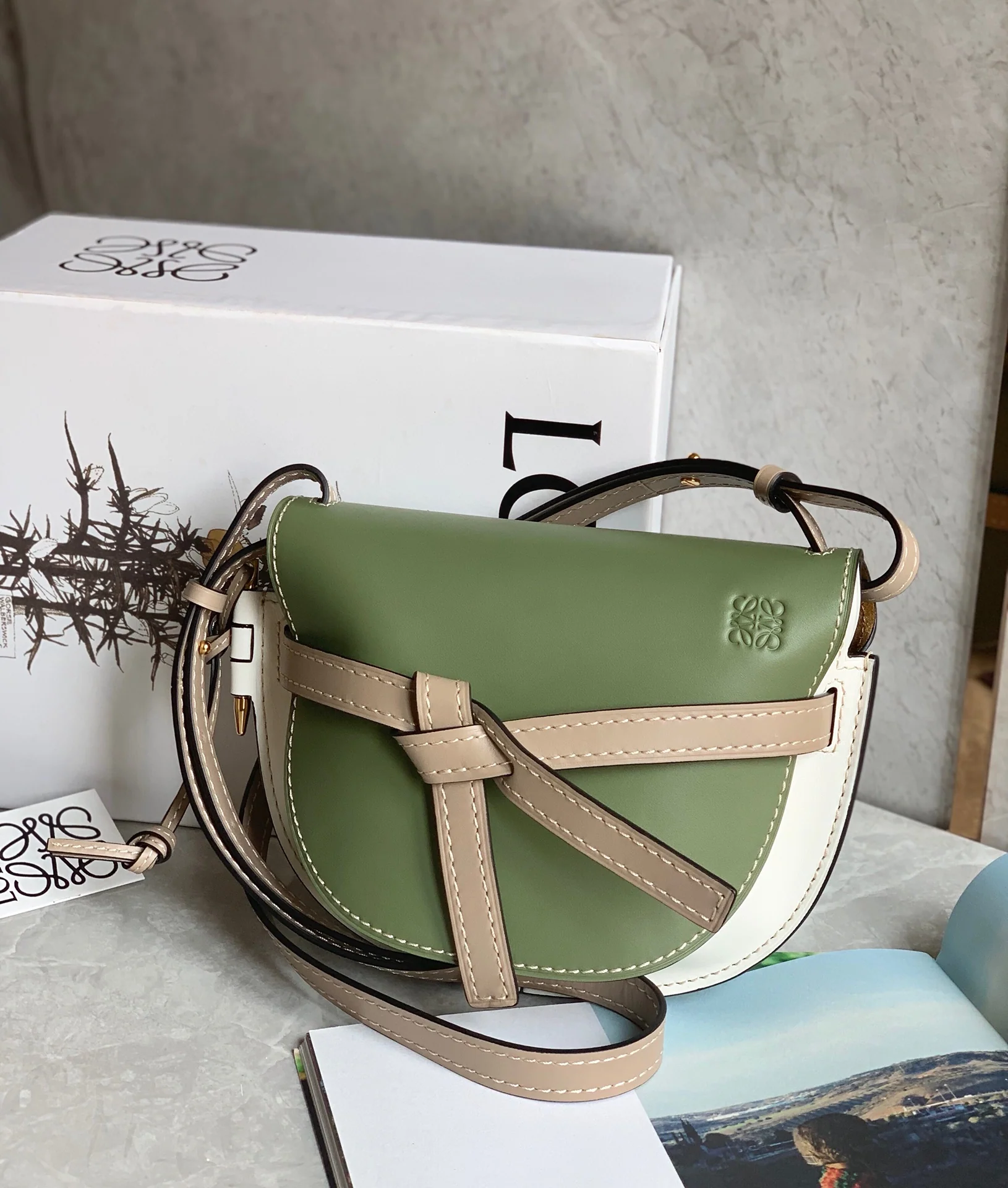 Loewe-gate-small-20x19x11-5-cm-10