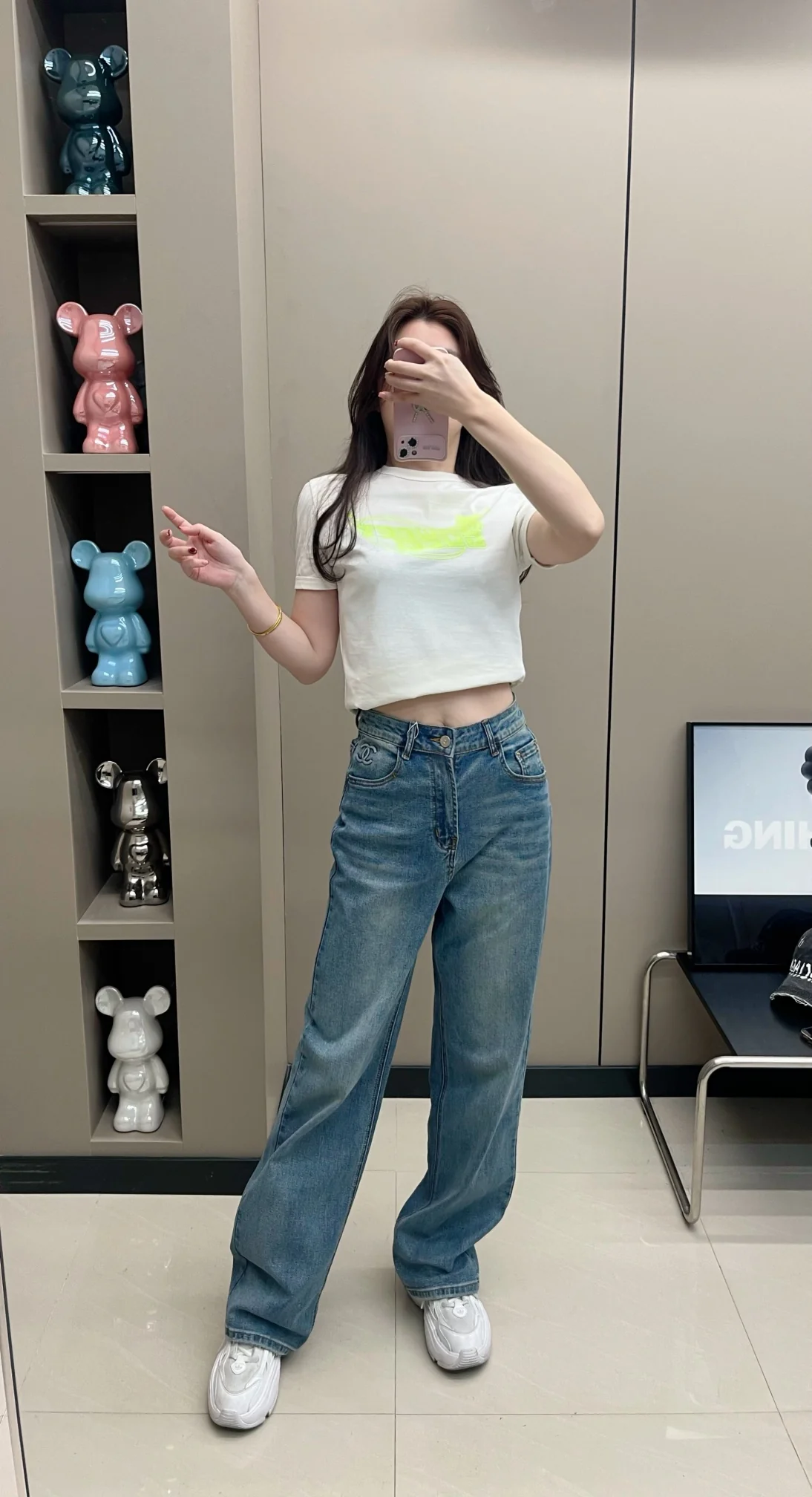 Классические джинсы Chanel 2403 с вышитыми буквами