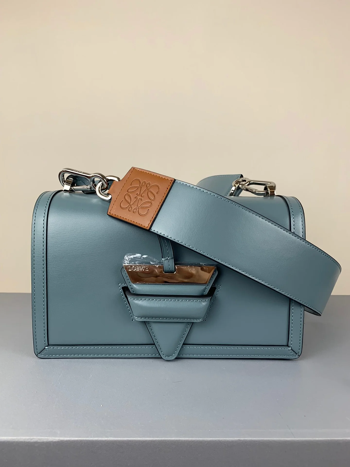 Треугольная сумка Loewe - Телячья кожа - Средний размер