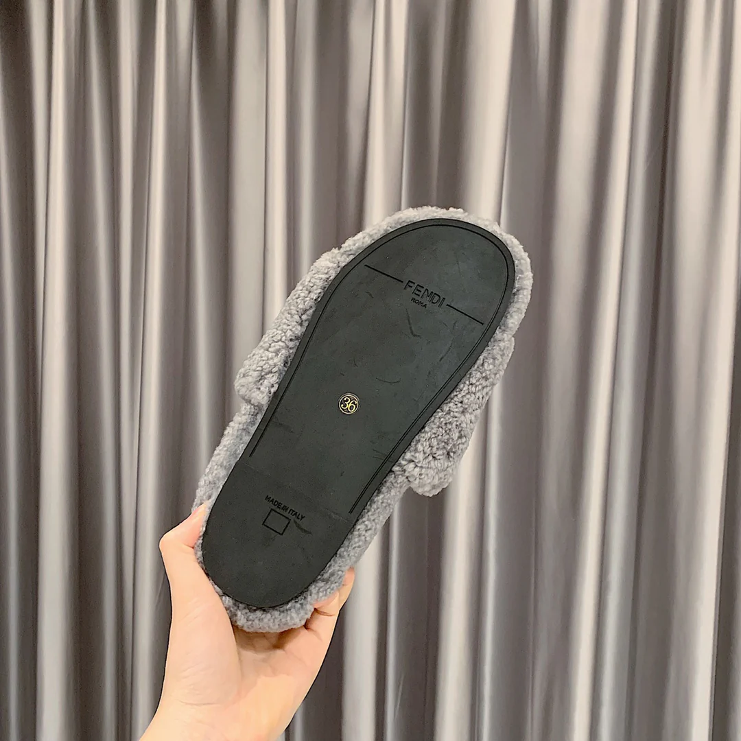 Fendi - Тапочки из овечьей шерсти - Серые