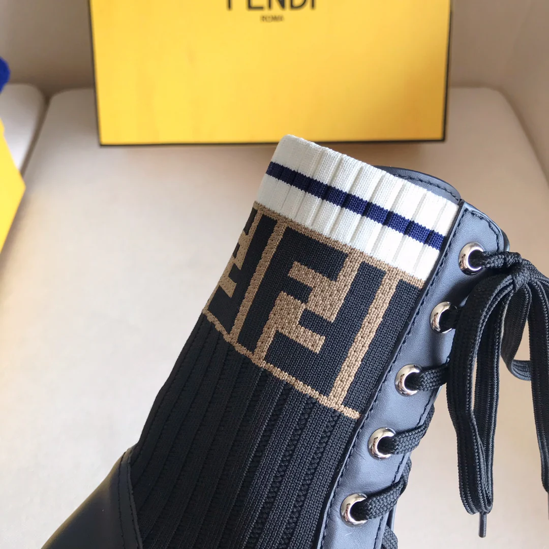 Сапоги Fendi до середины икры со шнуровкой