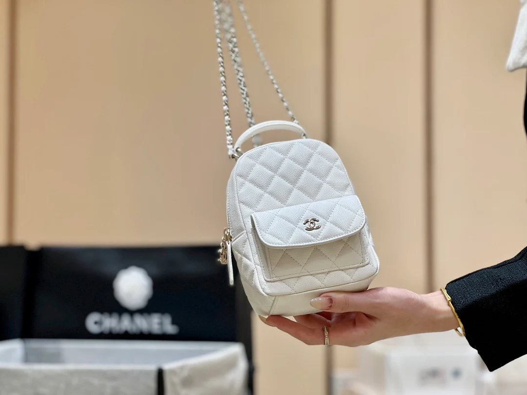 Новый оригинальный мини-рюкзак Chanel 24c - белый