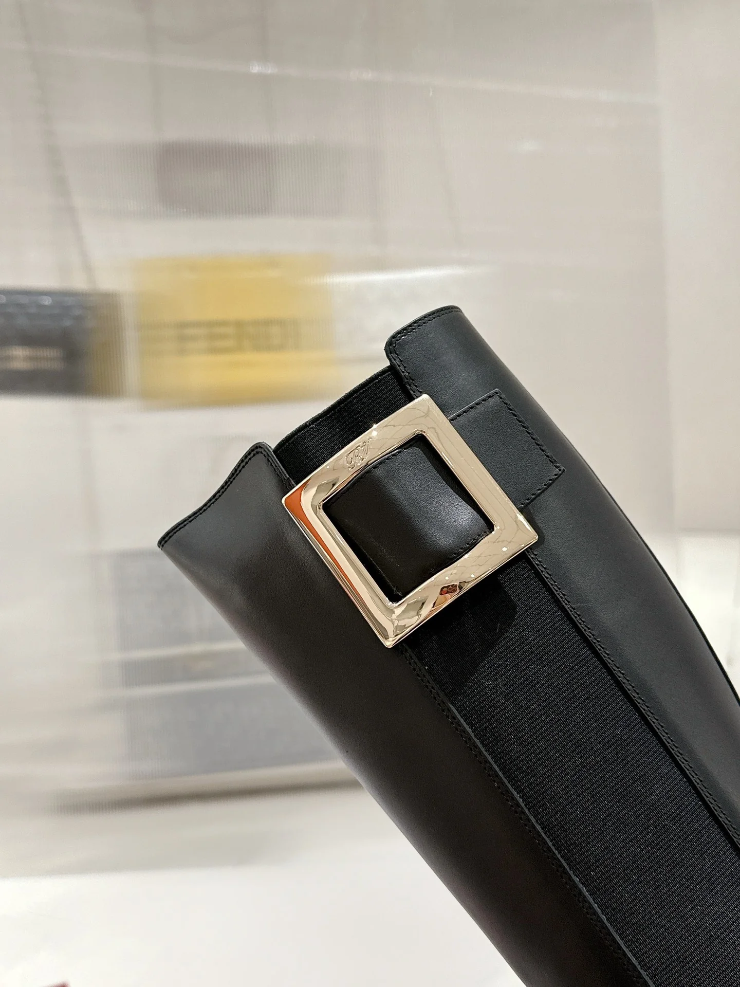 Длинные сапоги RV-2024 с золотой пряжкой - черные