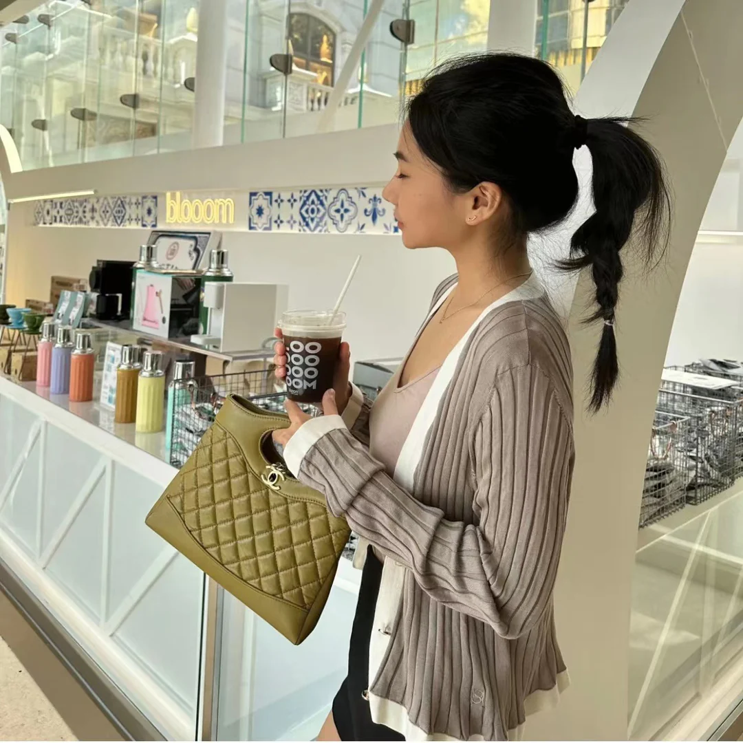 Коллекция Chanel Pre-Fall 2023 - сумка 31bag - оливково-зеленая - мини