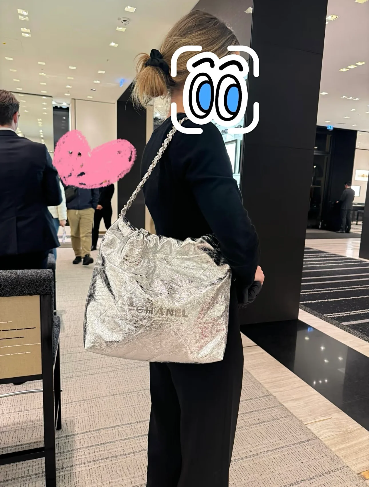 Мусорный мешок Chanel 25c из металлизированной кожи - серебристый