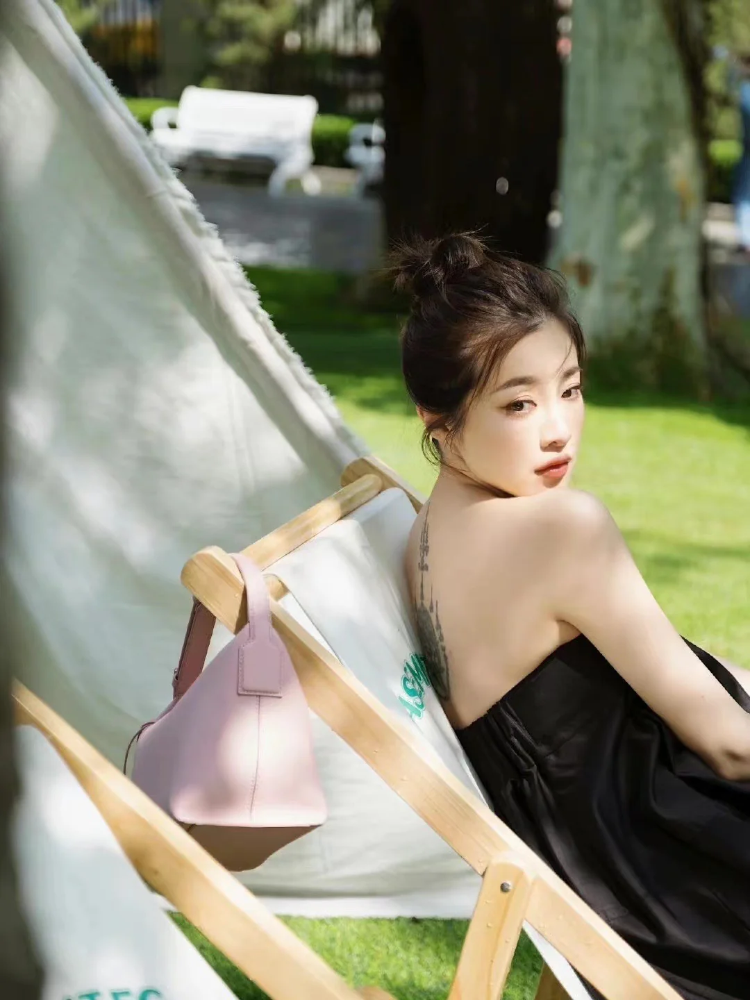 Сумка для обеда Loewe Cubi, светло-розовая, Panerai, из телячьей кожи - 20-5-17-12-5 см - Фотографии в одежде.