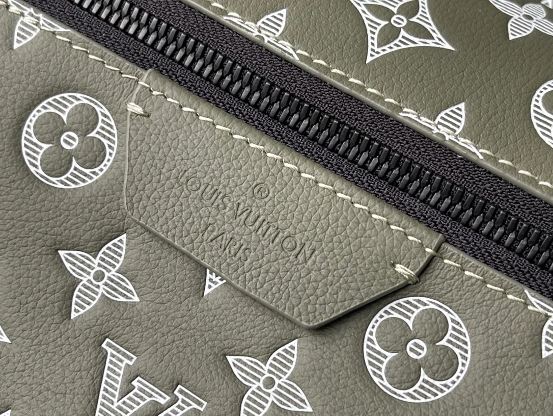 Рюкзак LV Discovery Small с рельефным рисунком - зеленый