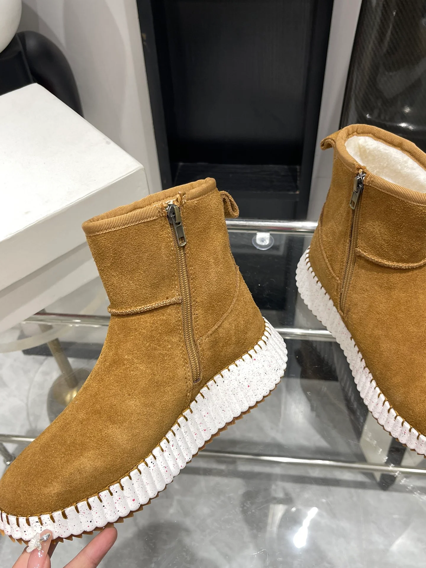 Снежные ботинки Chloe 2024 - Кофейно-коричневый