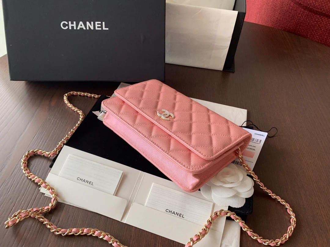 Chanel WOC Жемчужный узор в виде шариков, пуговица из телячьей кожи с эмалью