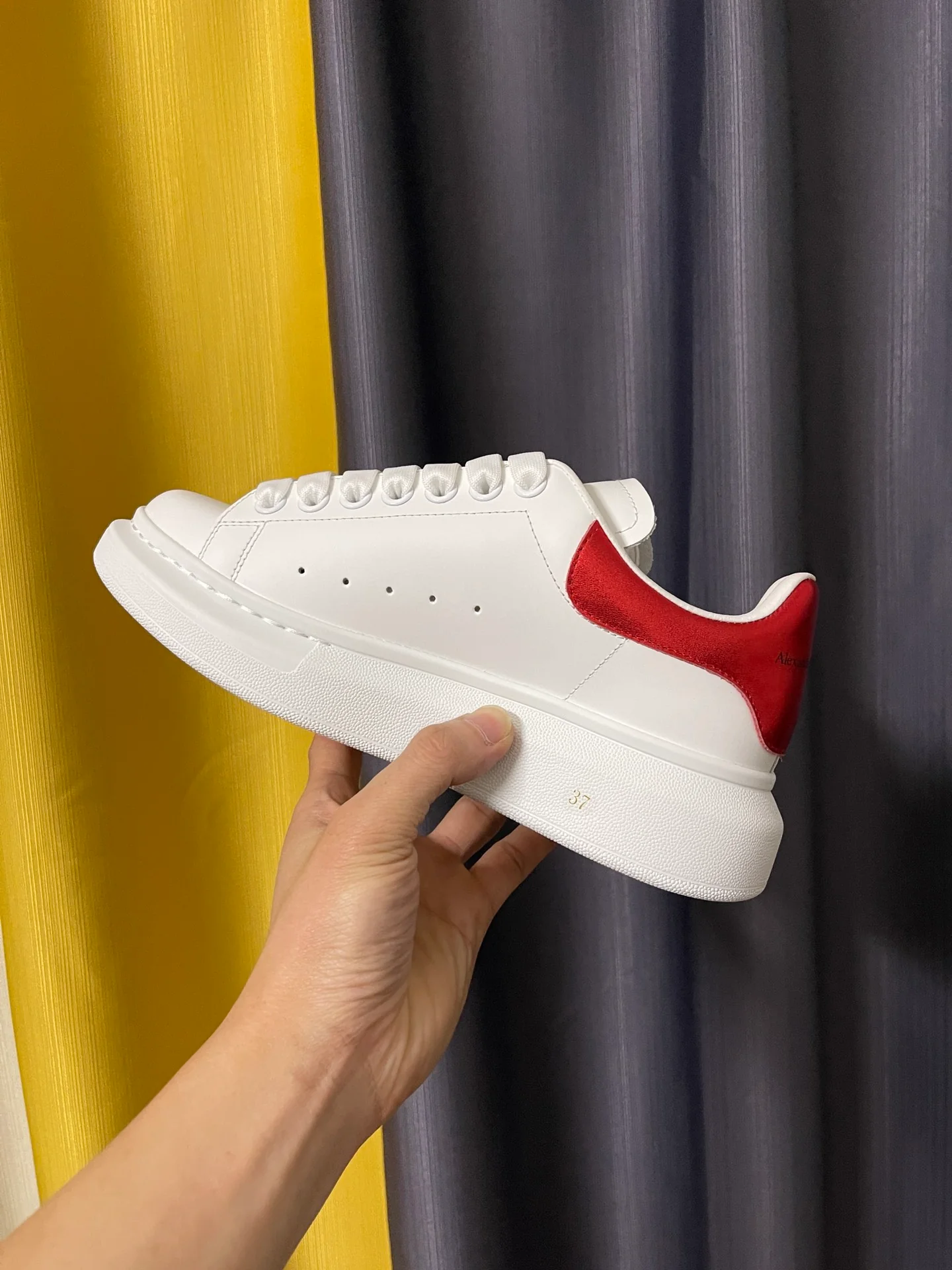 Классические белые кроссовки McQueen - унисекс - красная кожаная пятка - премиум-издание