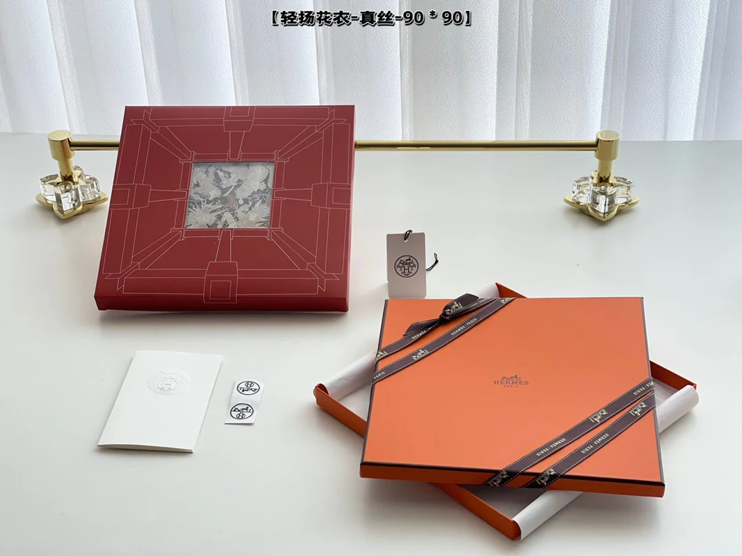 Шелковый шарф Hermes Floral 90 - Запечатанная коробка - 1 шт.