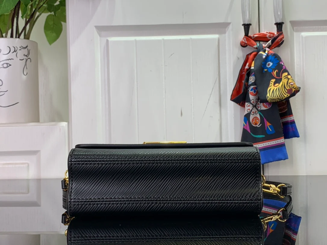 LV Twist West Pochette - Черная