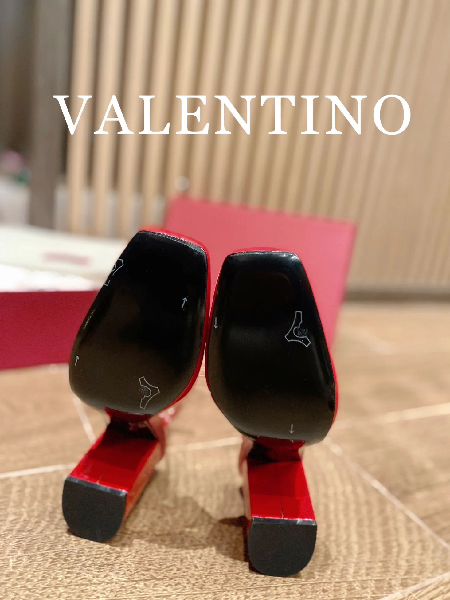 Valentino - Красные туфли на массивном квадратном каблуке