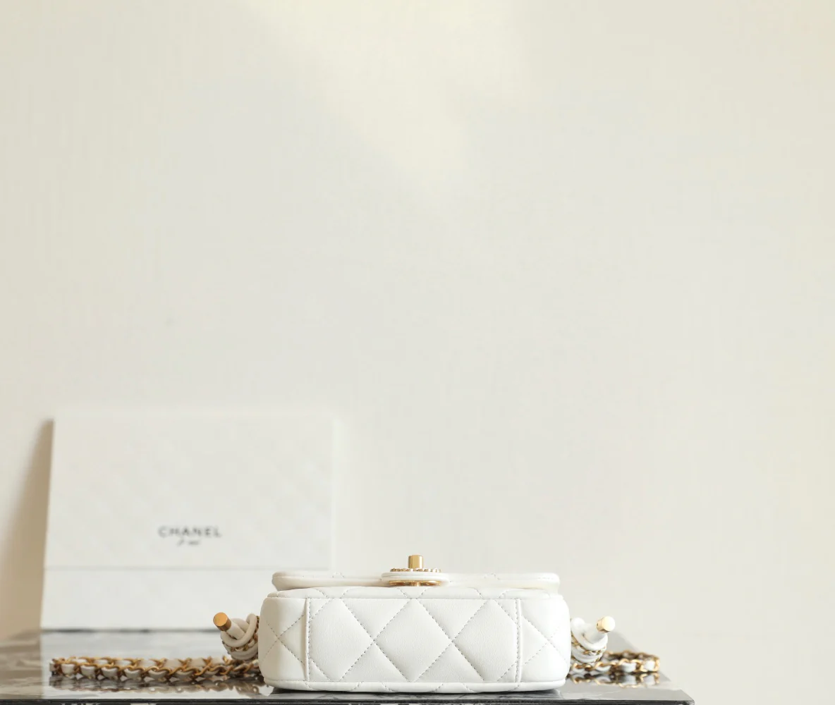 Chanel 25c - Мини-сумочка с узлом и клапаном - Белая с золотой фурнитурой