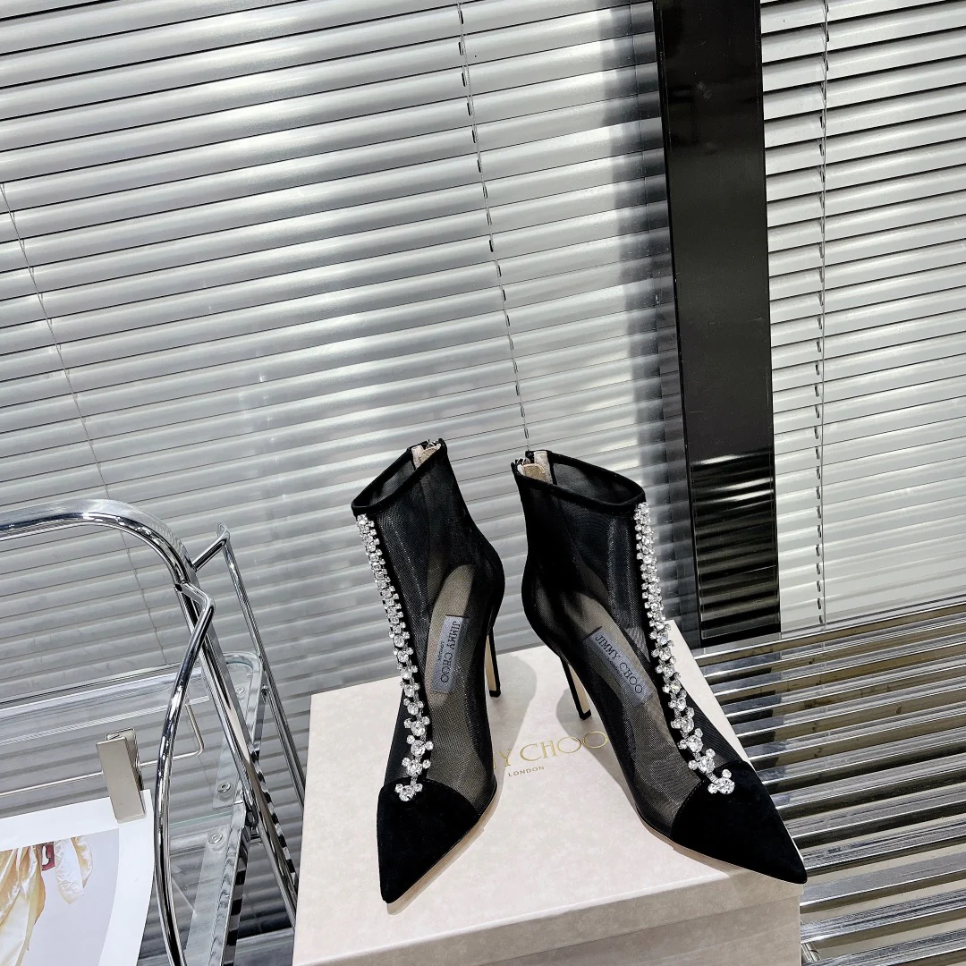 Jimmy - Новинка весны/лета 2023 - Сетчатые сапоги на шпильке, украшенные стразами.