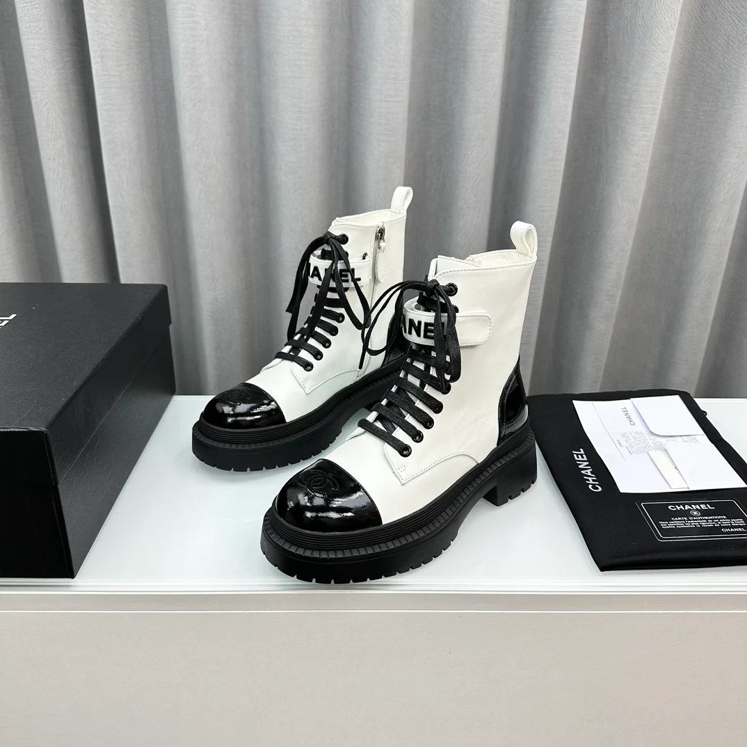 Новинка сезона осень/зима 2023 от Chanel - Ботильоны на шнуровке - Белые