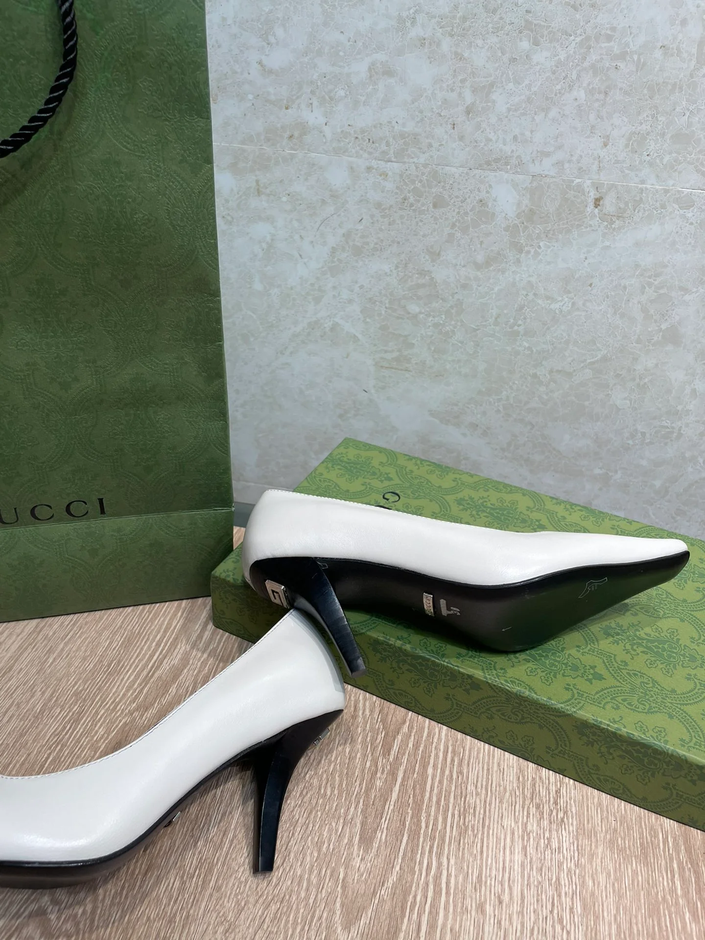 Туфли-лодочки Gucci 22ss с квадратным носком на шпильке - белые