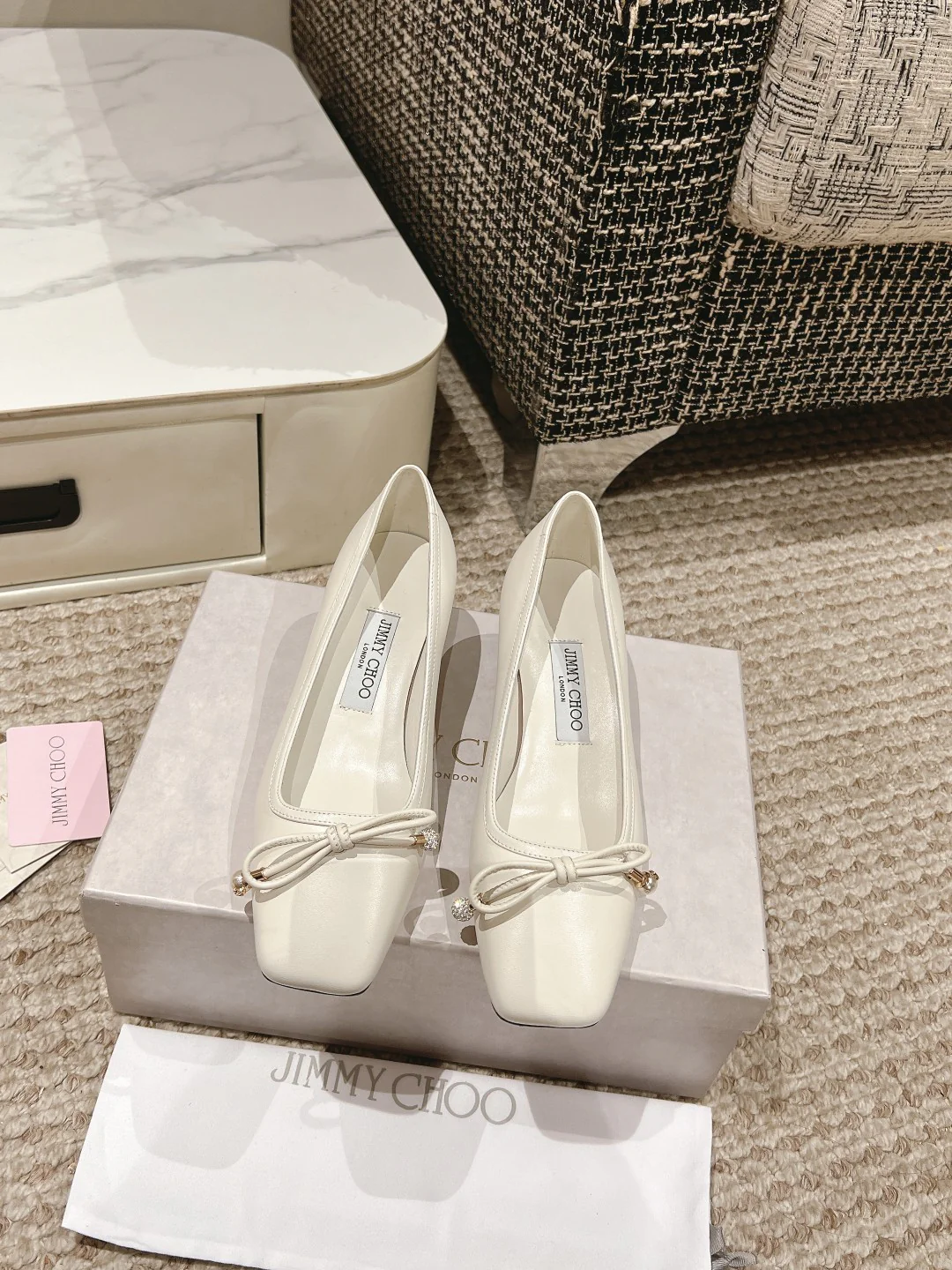 Jimmy - Простые туфли на низком каблуке с острым носком - Белые