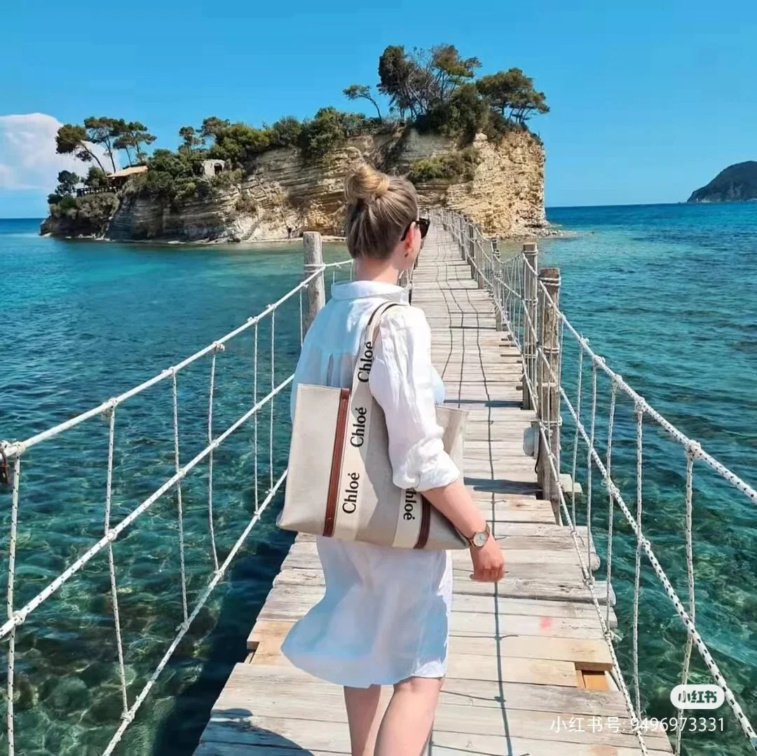 Сумка-тоут Chloe Woody, малиново-красная, большая.