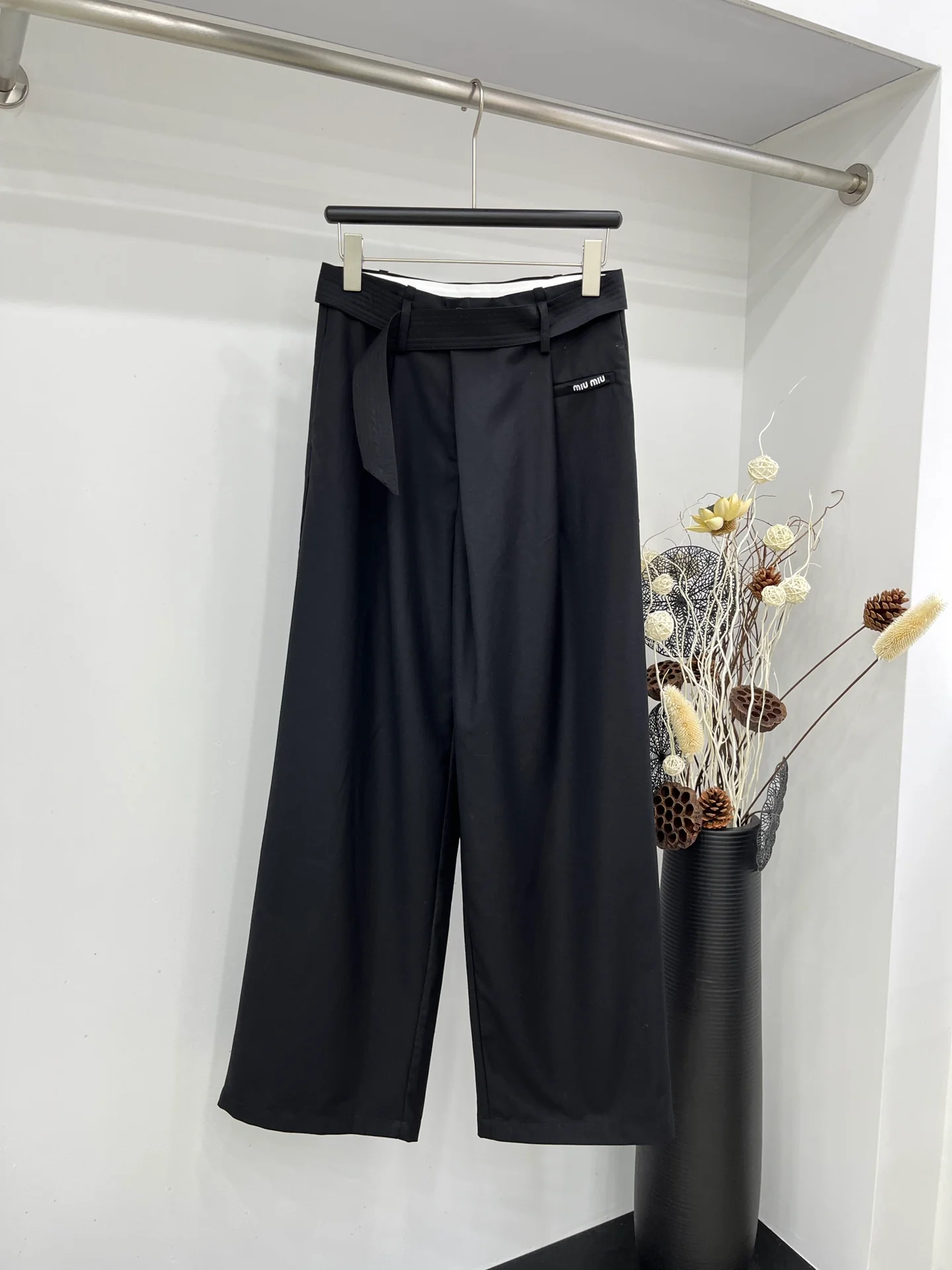 Miu Miu - 2404 - Новые повседневные брюки с поясом - Черные