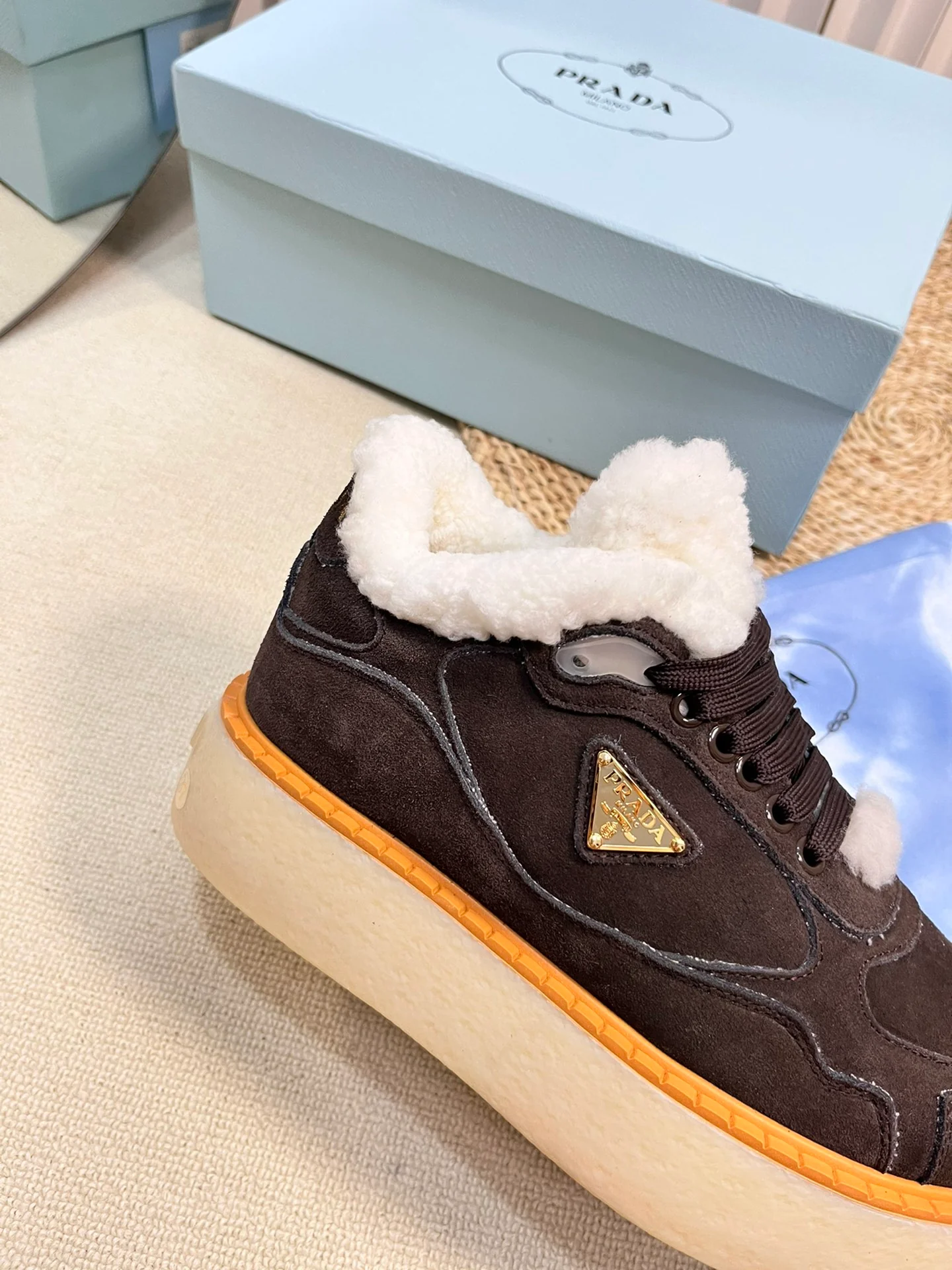 Повседневные шерстяные туфли Prada 2024 — темно-коричневые