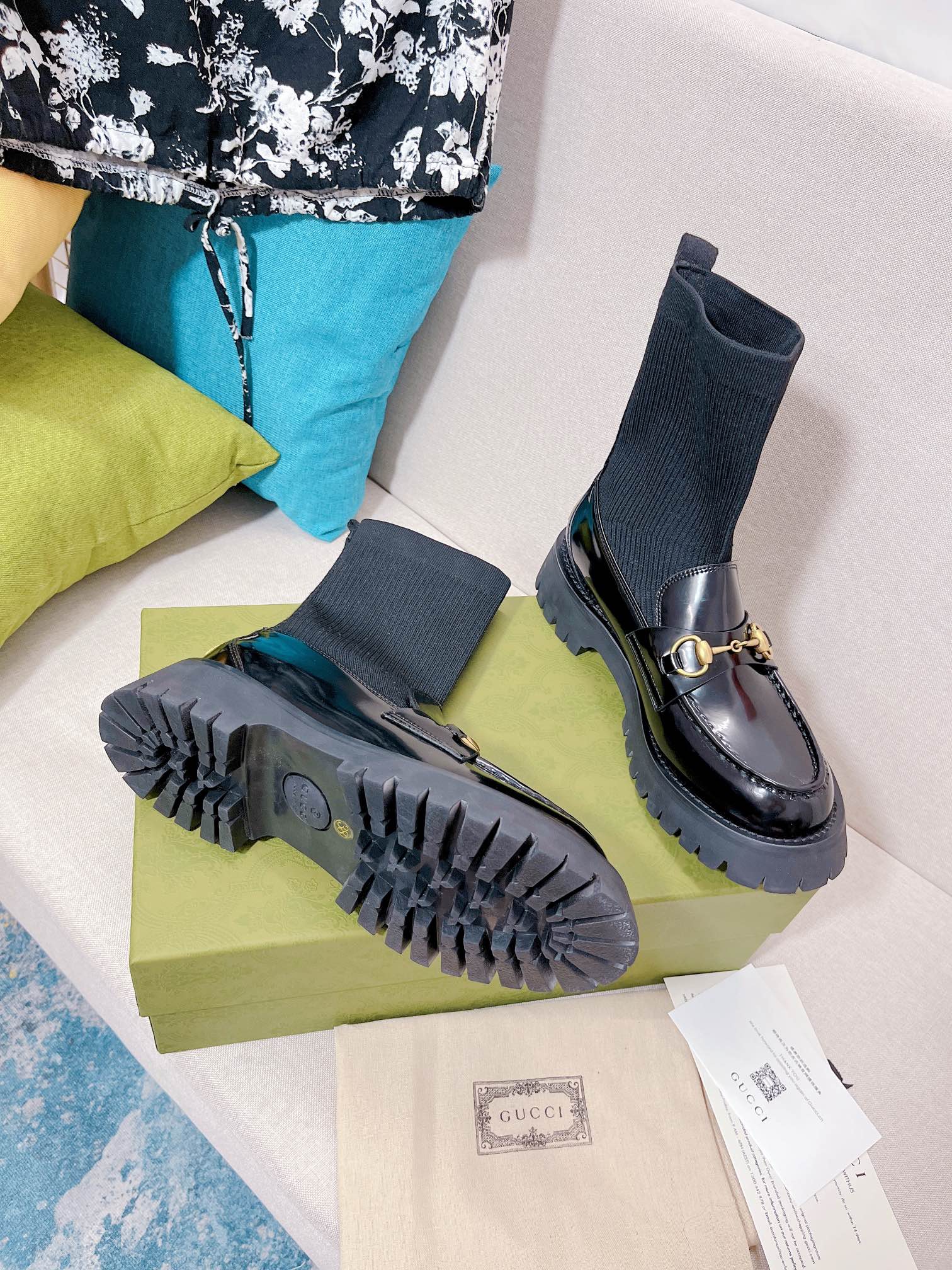 Новинка сезона осень/зима 2022 от Gucci - туфли-носки