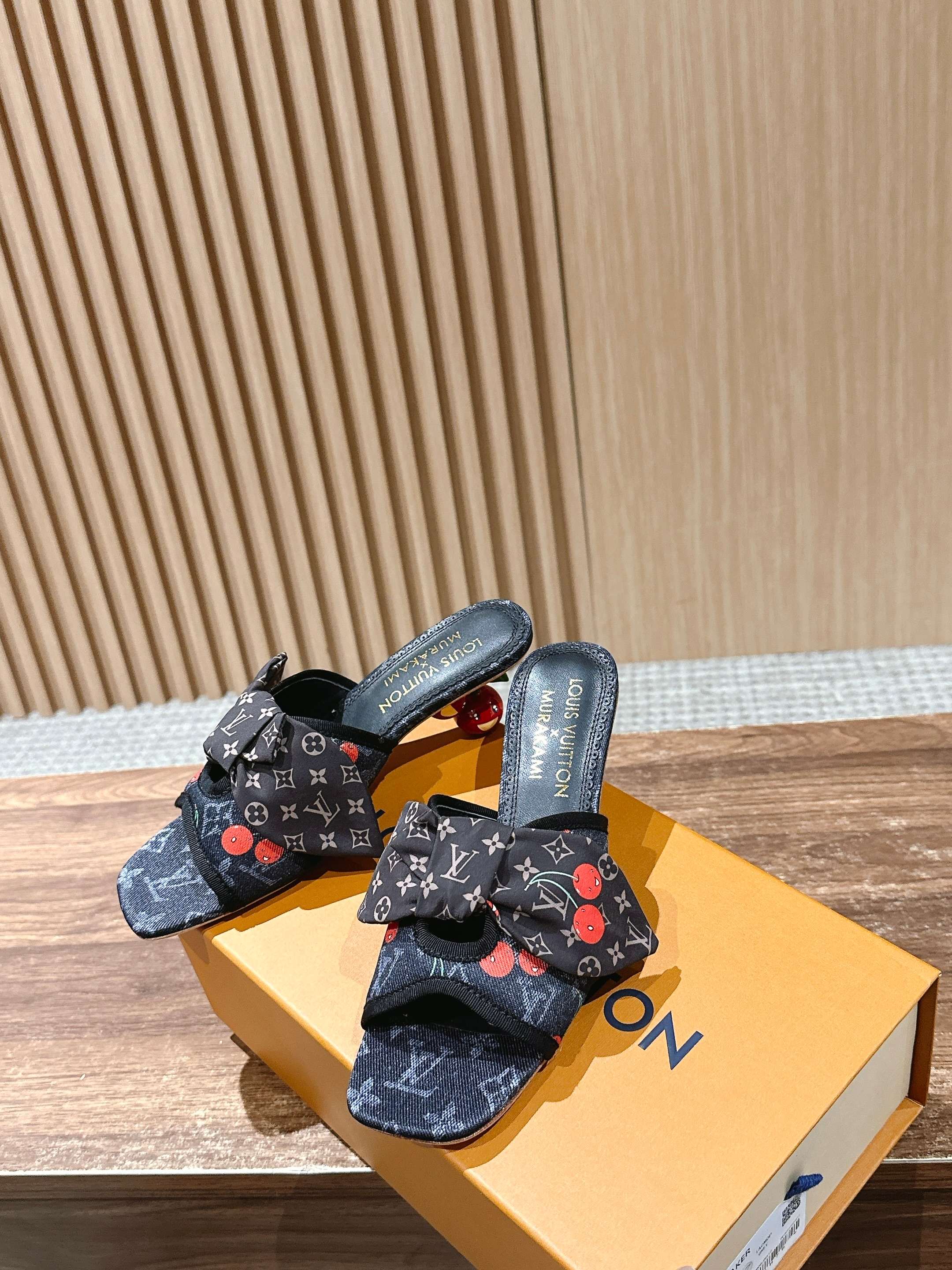 LV - Босоножки на низком каблуке с бантом и вишневым узором - Черные