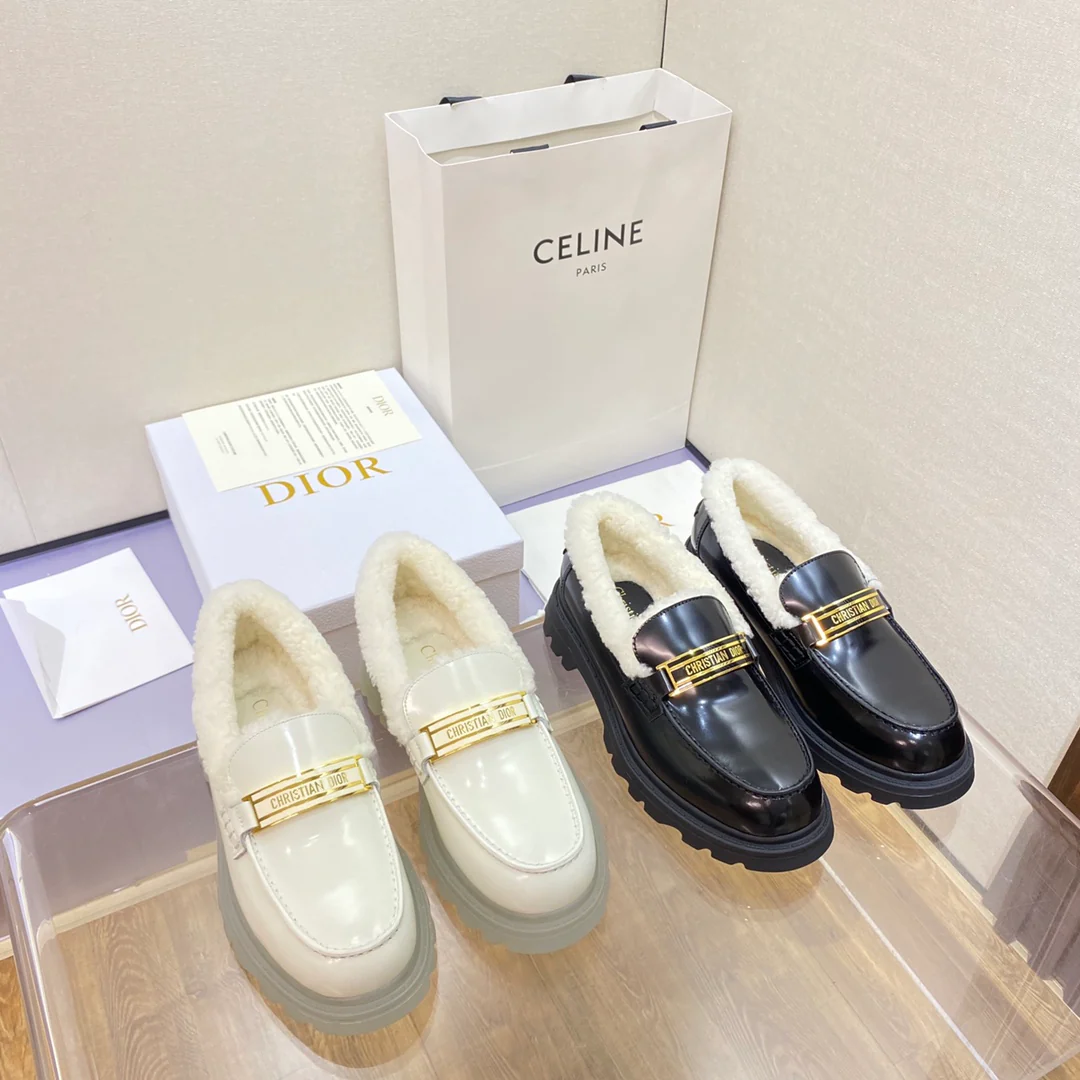 Dior - Новинка начала осени 2022 года - Меховые туфли в стиле афро