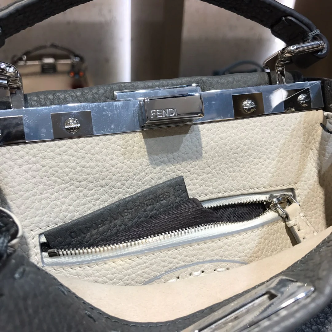 Серая мини-сумка Fendi Peekaboo Selleria