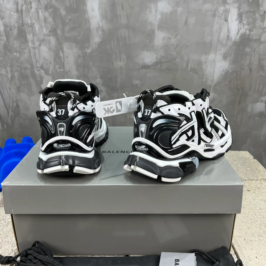 Кроссовки Balenciaga Runner - унисекс - черно-белые
