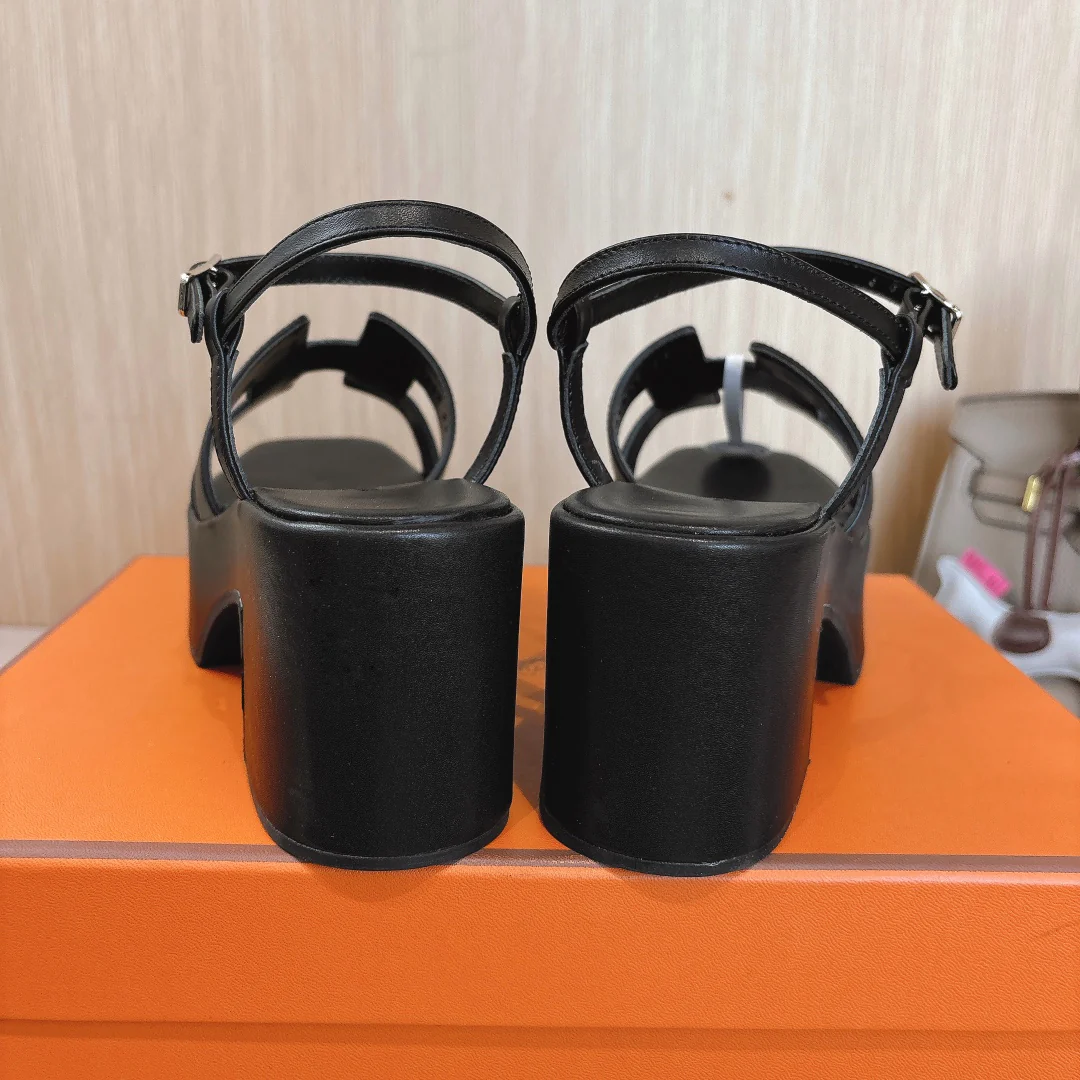 Кожаные босоножки на высоком каблуке Hermes 2024 - черные