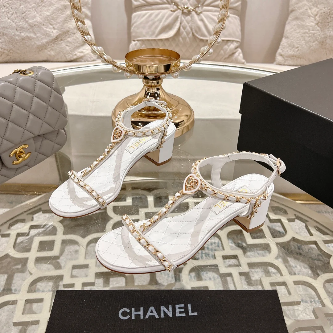 Босоножки Chanel 2024 на высоком каблуке 5 см - белые