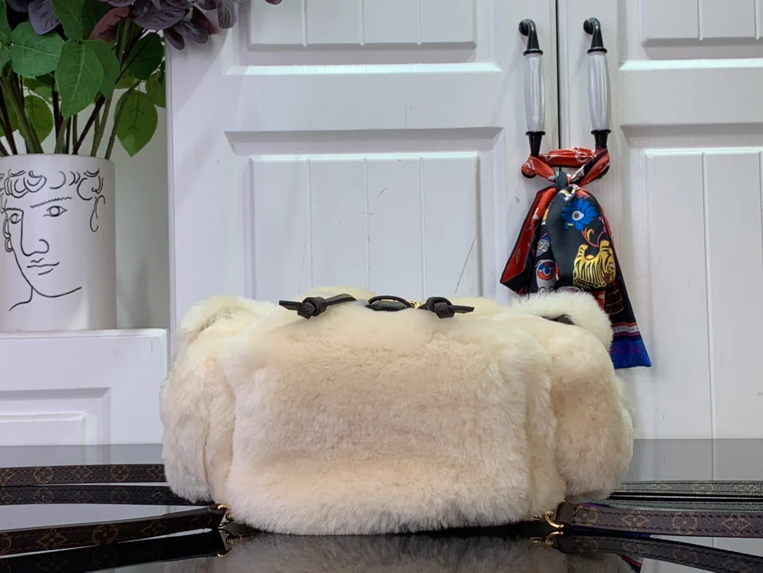 Рюкзак LV-m11919-nano-teddy из овечьей шерсти - белый