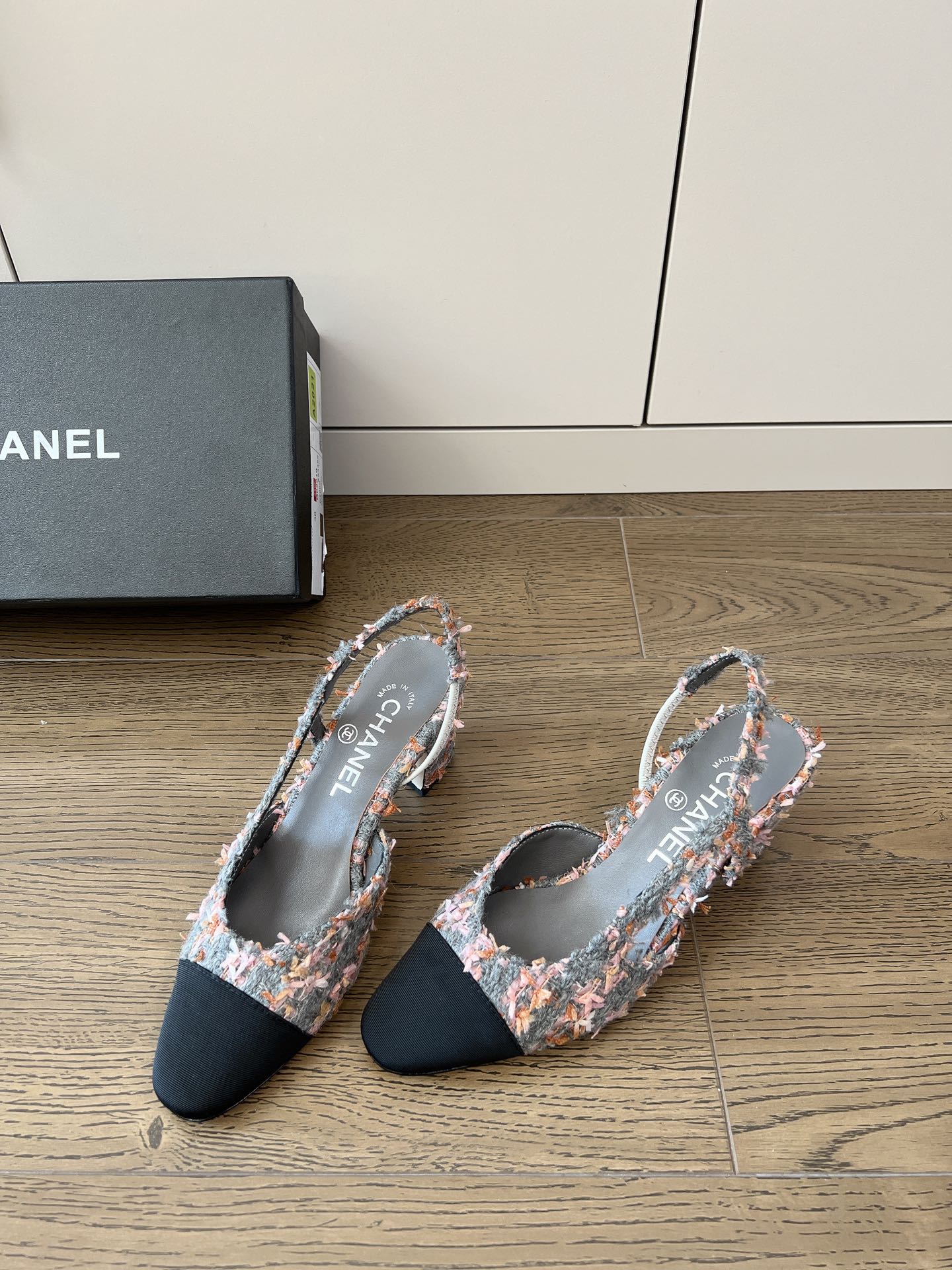 Новинка весны 2023 от Chanel - Классические балетки на среднем каблуке из твида