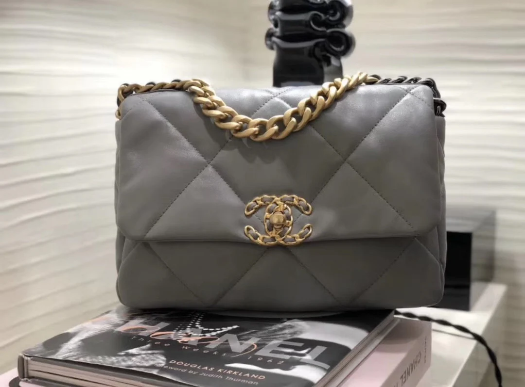 Сумка Chanel 19 — средне-серый