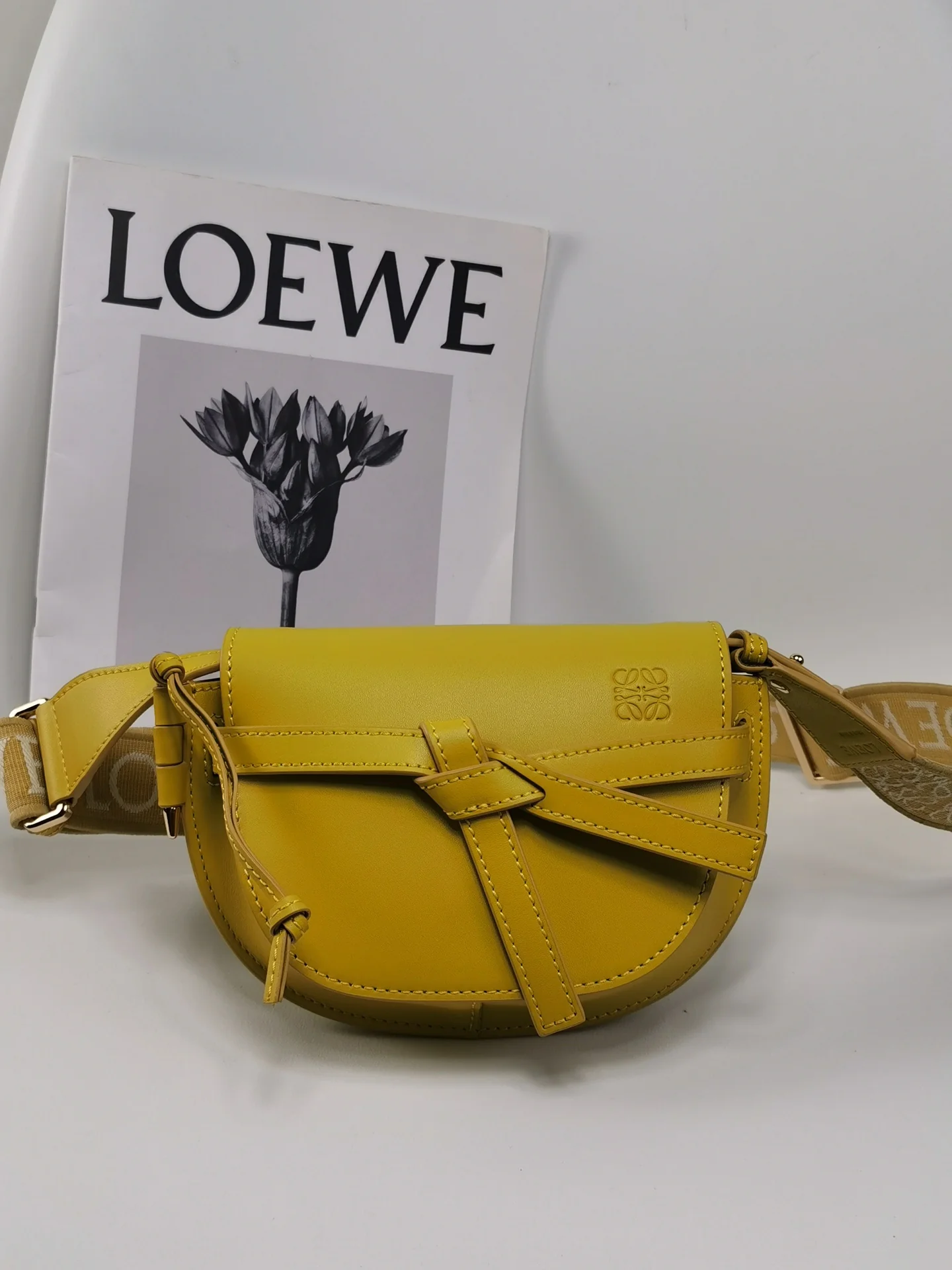 Сумка-седло Loewe Gate Dual, мини-горчично-желтая