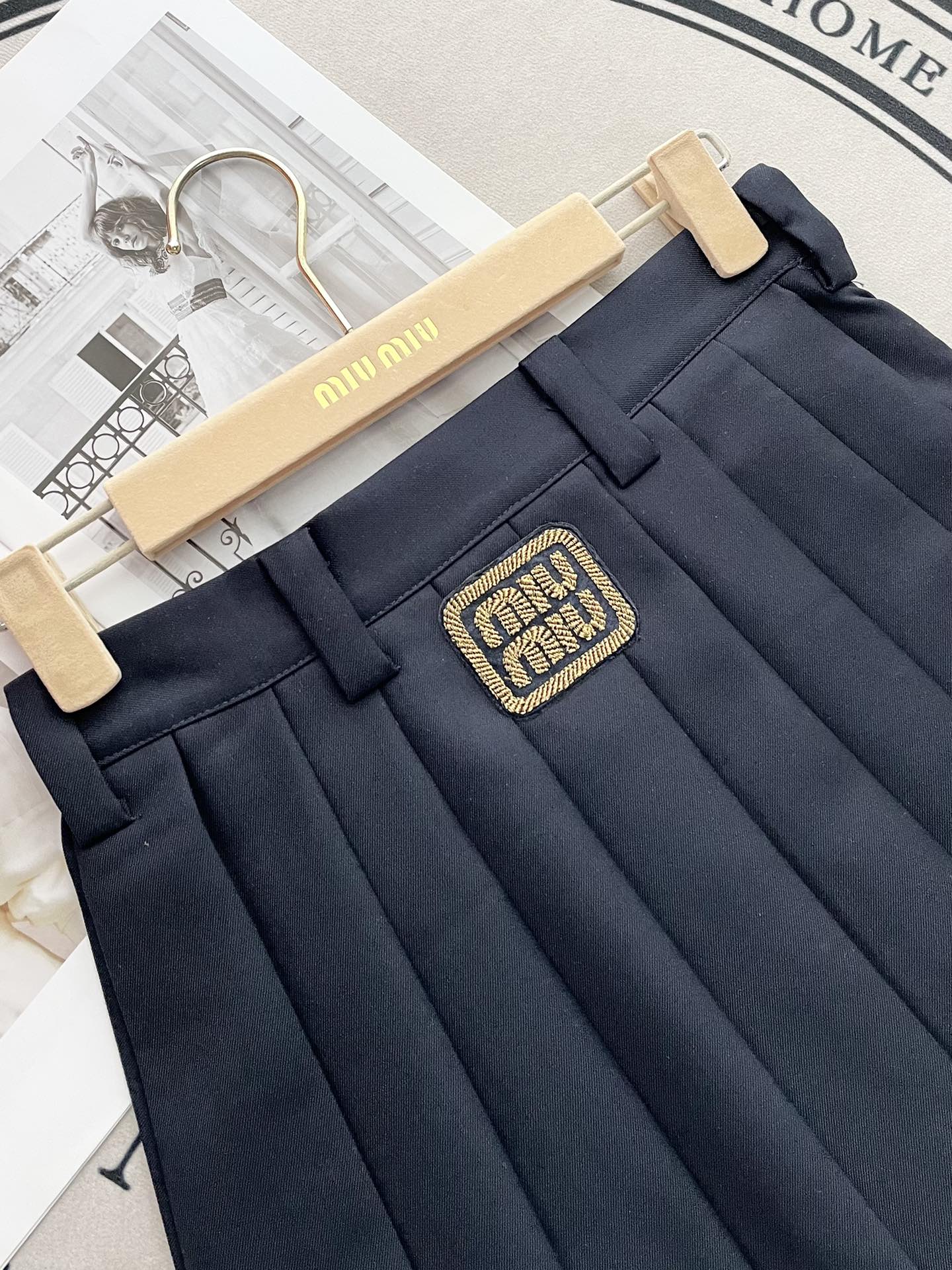 Miu Miu - 2404 - Мини-юбка А-силуэта с вышивкой золотой нитью