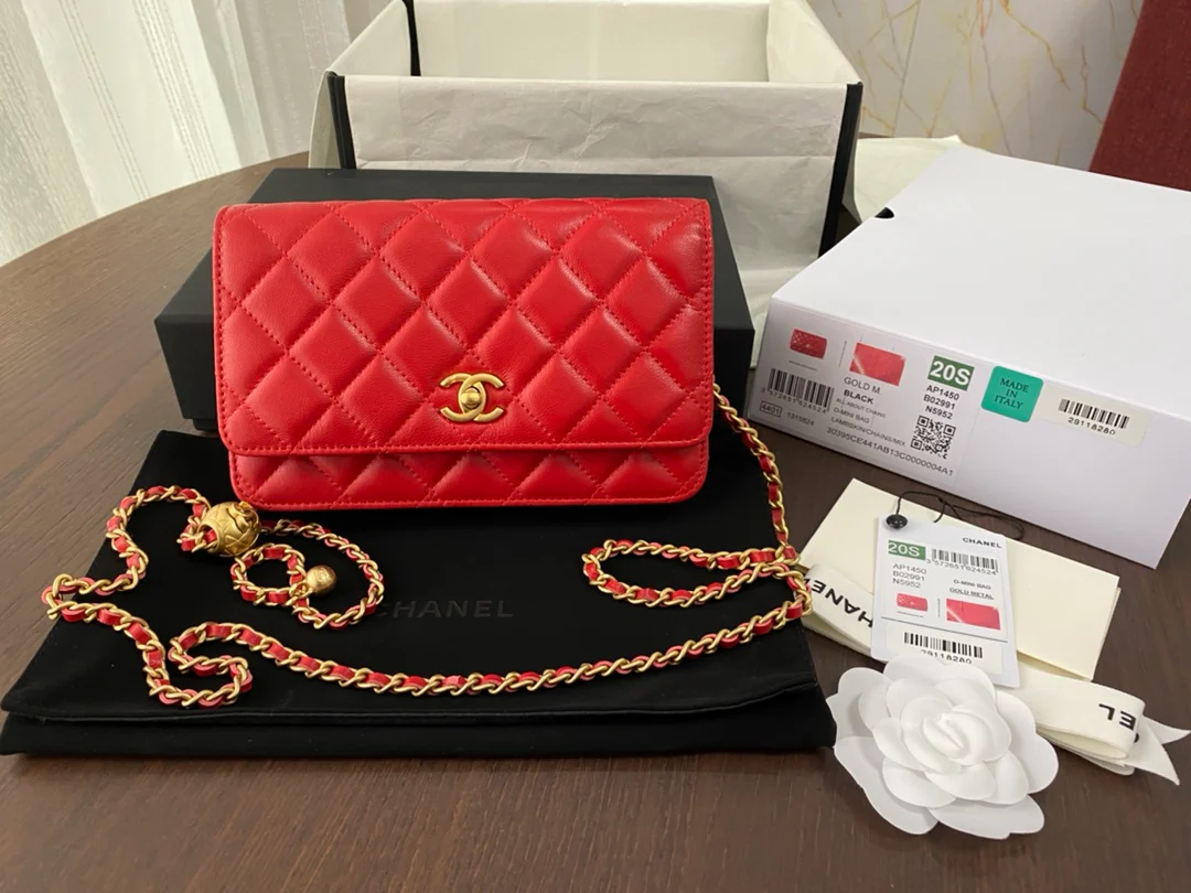 Chanel - Golden Ball woc