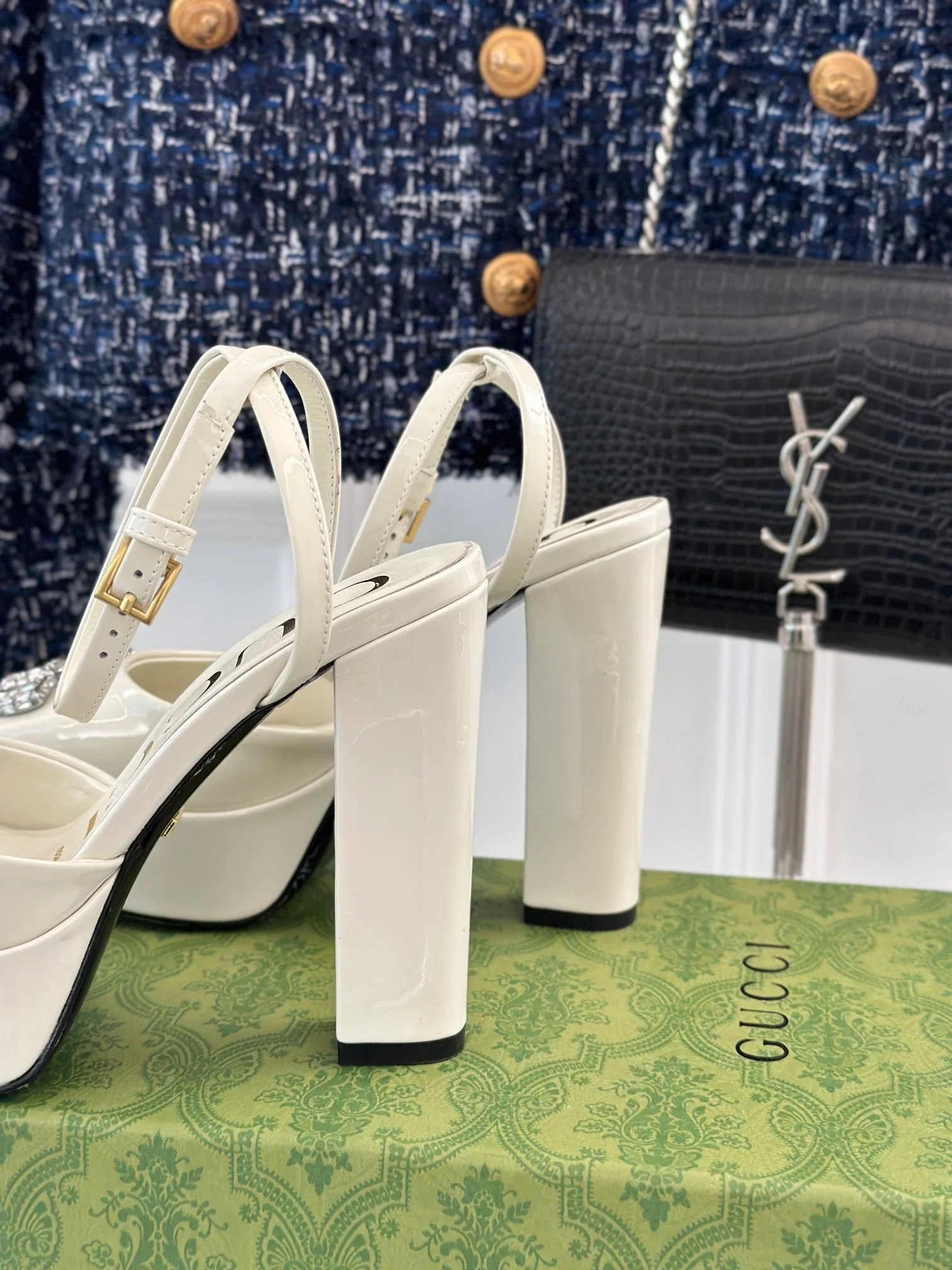 Босоножки на высоком каблуке Gucci 2024 — белые