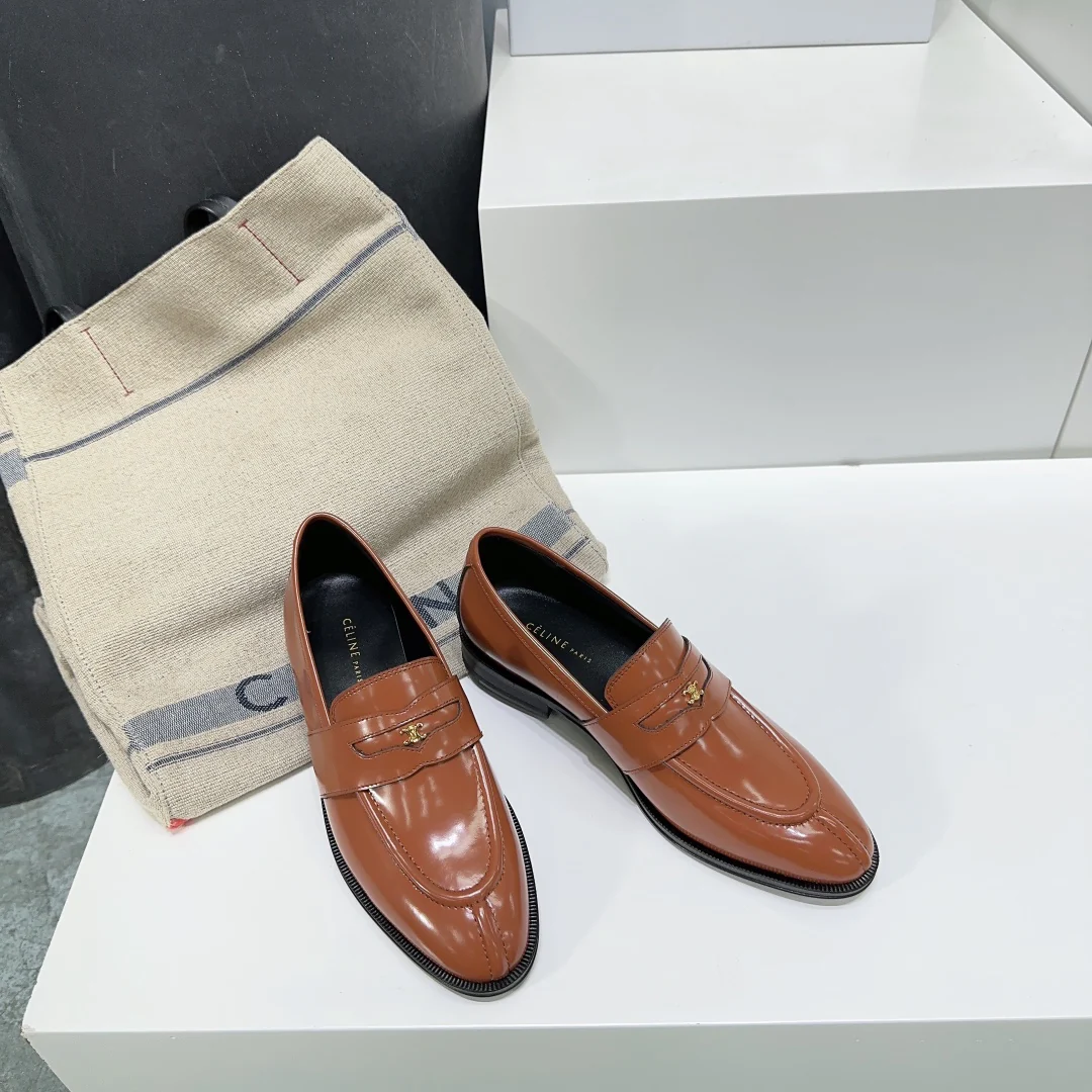 Новинка сезона осень/зима 2023 от Celine - туфли унисекс в стиле 