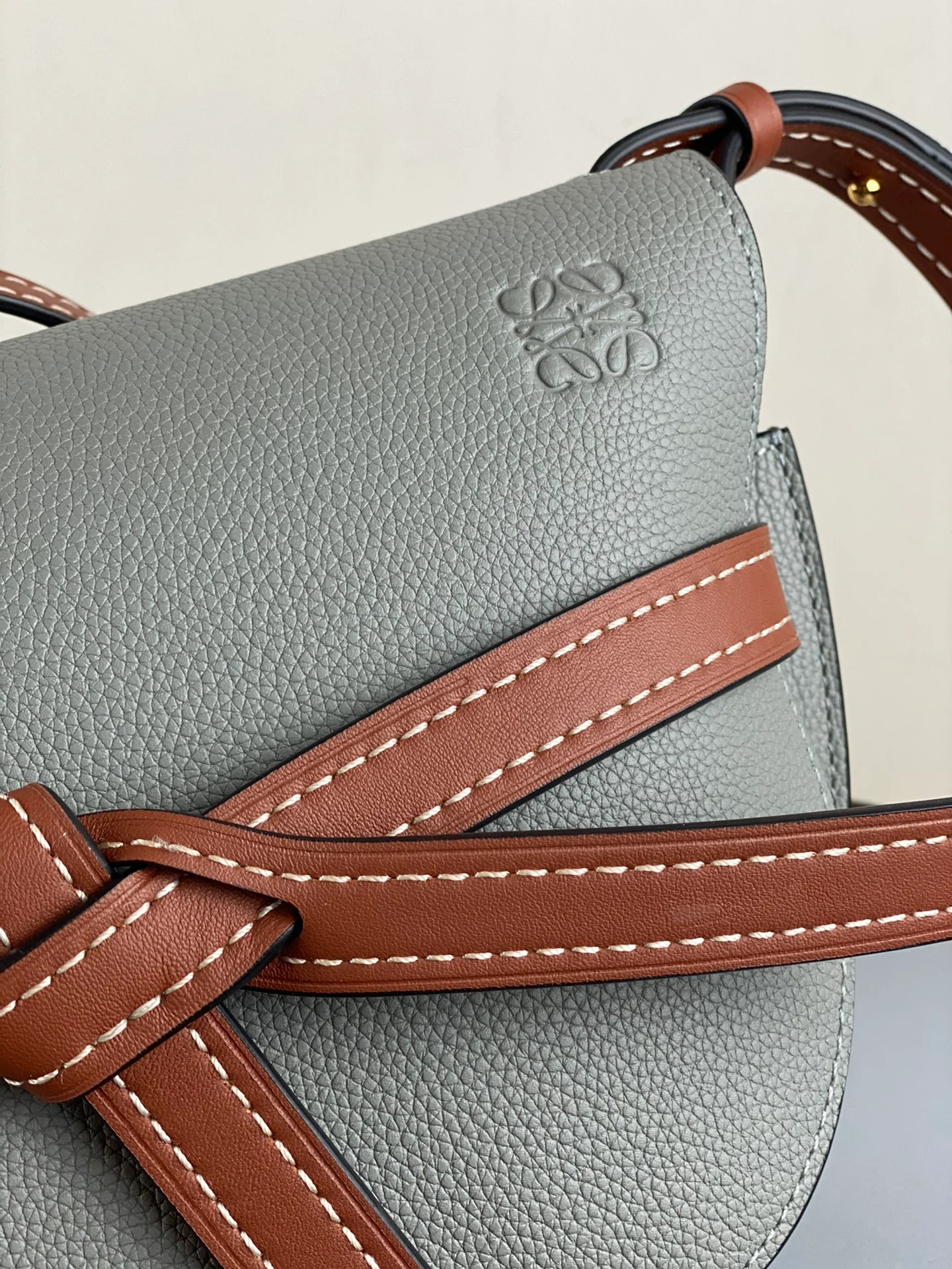 Loewe-gate-small-20x19x11-5-cm-9