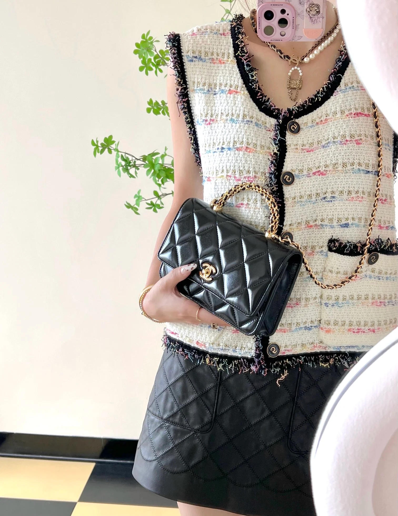 Сумка Chanel на цепочке с петлевой ручкой - WOC - Черная