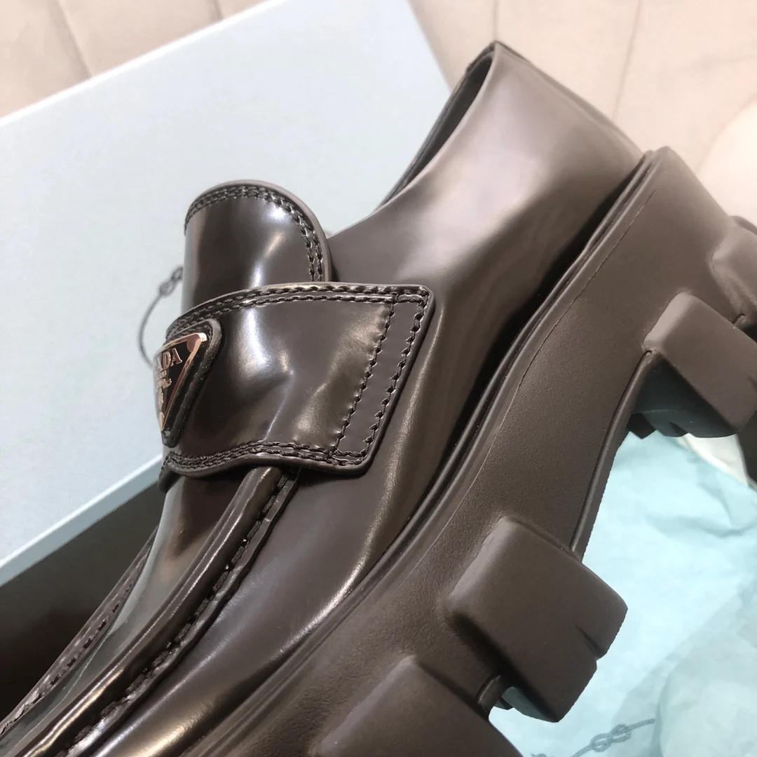 Обувь Prada - Prada Monolith - классические лоферы с квадратным носком